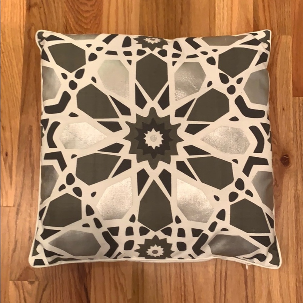 Geometric pillow